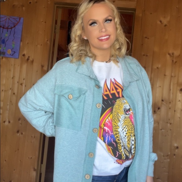 NEW Shacket - Picture 3 of 6